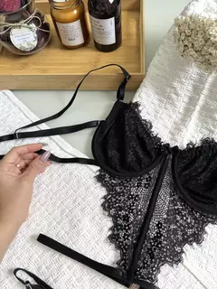 Conjunto Issa na internet
