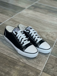 CONVERSE NEGRAS