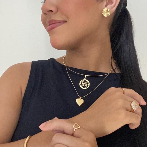 BRINCO REDONDO AMASSADO FOLHEADO EM OURO 18K