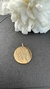 Pingente ouro amarelo medalha 20mm letra M diamantes