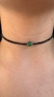 Colar ouro amarelo choker espinélio com uma pedra central de esmeralda - Lavoro Joias