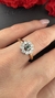 Anel ouro amarelo com caixas em ouro branco com esmeralda quadrada 2,3mm e 9 diamantes 2mm na internet