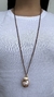 Colar ouro amarelo fio andaluzita 2,4mm com citrino trillion 6mm e pérola creme irregular 20x28mm - loja online