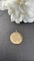 Pingente ouro amarelo medalha 20mm letra M diamantes - comprar online