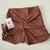 SHORTS DETALHE NA AMARRAÇÃO EMPINA - loja online
