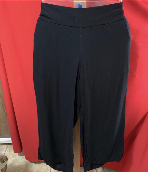 Calça Pantacourt Preta