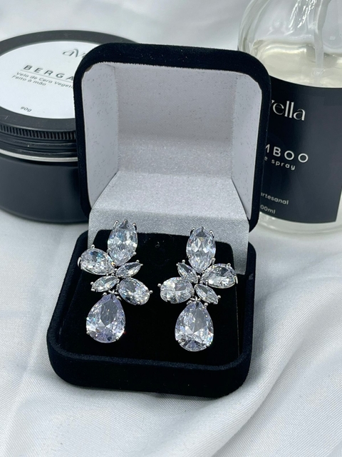 Brinco elegante em Zircônia