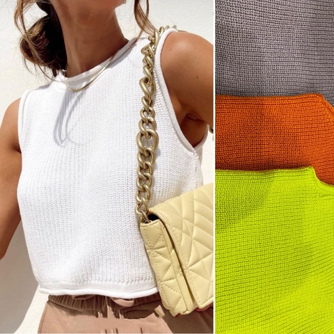 Blusinha cropped tricot gola canoa