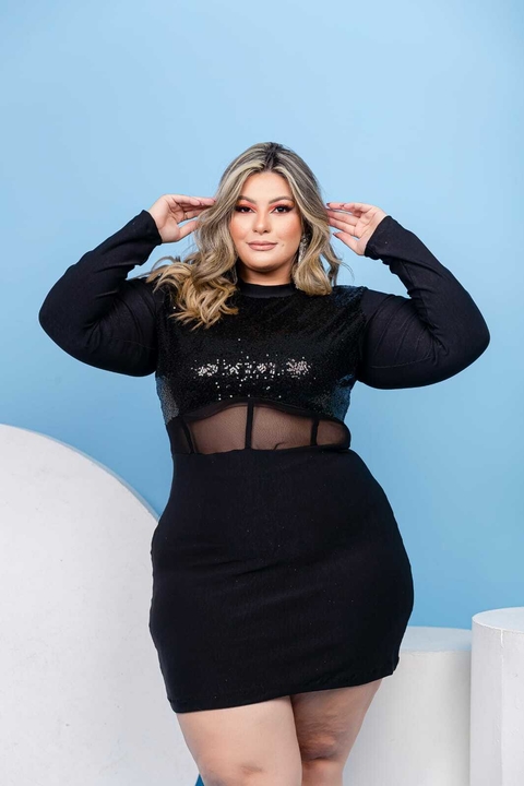 VESTIDO PLUS SIZE PRETO COM PAETE E MANGA LONGA