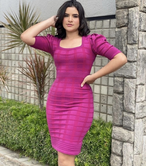 Vestido Tricot Cristi Midi tubinho e com manga