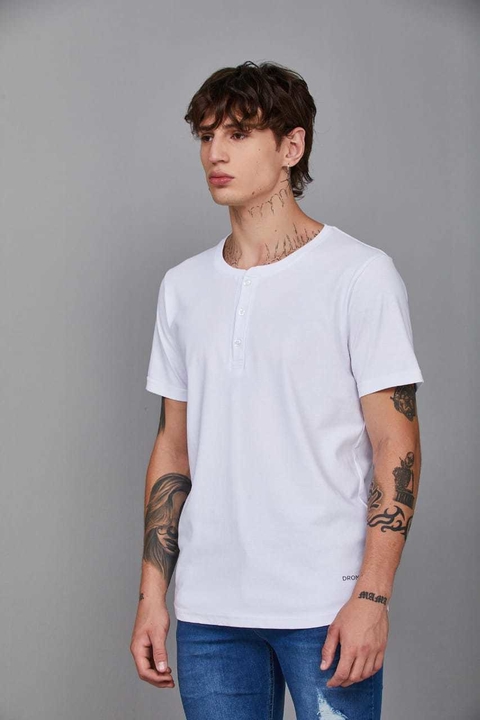 Remera basica con botones 1002