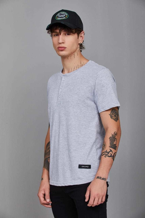 Remera basica con botones 1002