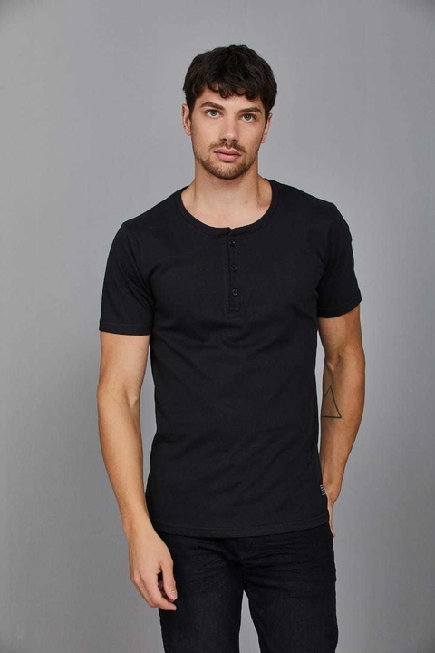 Remera basica con botones 1002