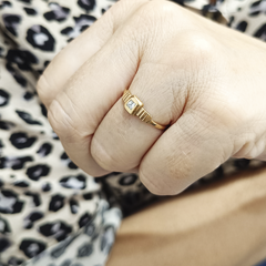 Imagen de ANILLO CON CUBIC ZIRCÓN BLANCO CUADRADO ORO