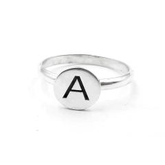 Anillo Inicial plateado con letra Negra - PLATA 925 - comprar online