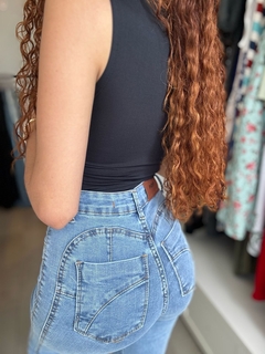 Calça jeans skinny clara na internet