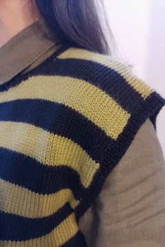 Chaleco tejido de lana merino a RAYAS Verde oliva y Azul marino - comprar online