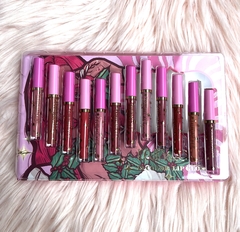 Set 12 Labiales Karol G By Kevin & Coco - comprar online