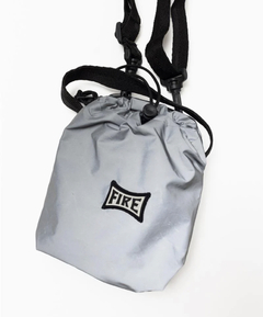 Shoulder Bag Fire Square Logo (Cinza/Refletiva) - comprar online