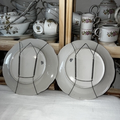 Imagen de Par de platos en ceramica Made In Uruguay. Con motivo de patos y leyenda. 23 cm diametro.