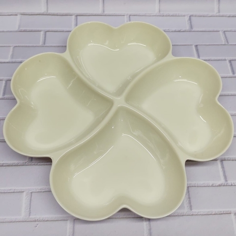 Petisqueira de melamina 4 partes divisórias formato coração