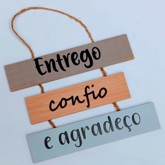 Placa decorativa madeira mdf com corda pendurar frases positivas na internet