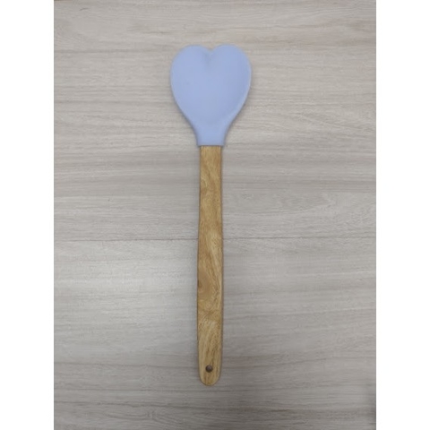 Espátula de silicone com cabo de bambu em formato de coração