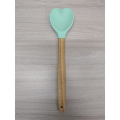 Espátula de silicone com cabo de bambu em formato de coração - comprar online