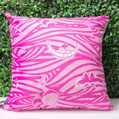 Almofada Gato Risonho Alice No Pais Das Maravilhas Fibra Veludo 40x40cm - comprar online