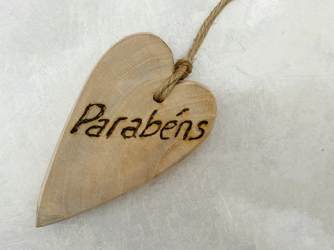 Plaquinha madeira coração - parabéns - comprar online