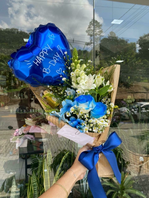 RAMALHETE DE FLORES VARIADAS (AZUL)