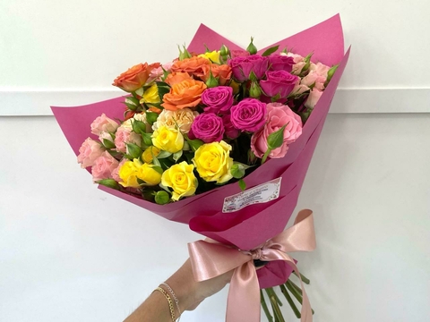 BUQUÊ DE MINI-ROSAS COLORIDAS