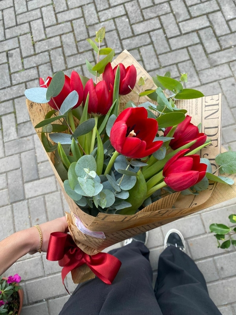 Mini-buquê com 6 tulipas vermelhas
