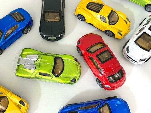 1 Carrinho de brinquedo