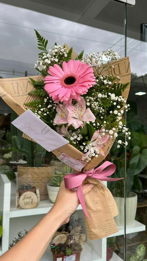 Ramalhete com 1 gérbera + astromelias