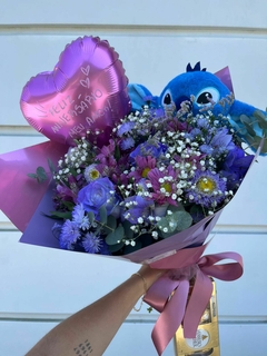 Combo: Buquê Sara + balãozinho + Stitch + Ferrero Rocher - comprar online