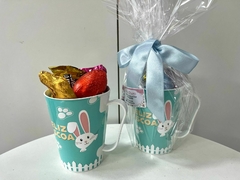 Caneca decorada com chocolates de Páscoa - comprar online