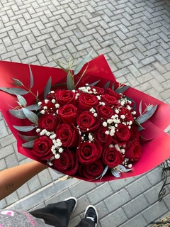 Buquê 24 rosas vermelhas