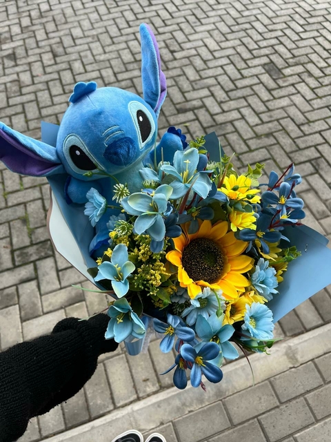 Buquê Van Gogh Eterno + Cartão Noite Estrelada + Pelúcia Stitch (FLORES ARTIFICIAIS) - comprar online