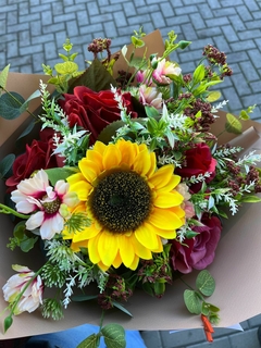 BUQUÊ ME ENCONTRA (FLORES ARTIFICIAIS) na internet