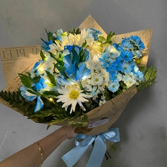 Mini-buquê variado azul e branco iluminado - comprar online