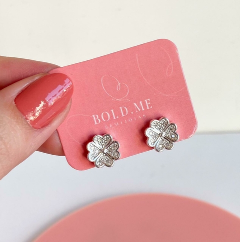 Brinco Trevo de 4 folhas cravejado - Banhado a prata