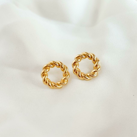 Brinco Guirlanda Torcida - banhado a ouro 18k