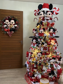 Árvore Natal completa decorada tema Mickey Disney com enfeite pirulito vermelho branco no topo