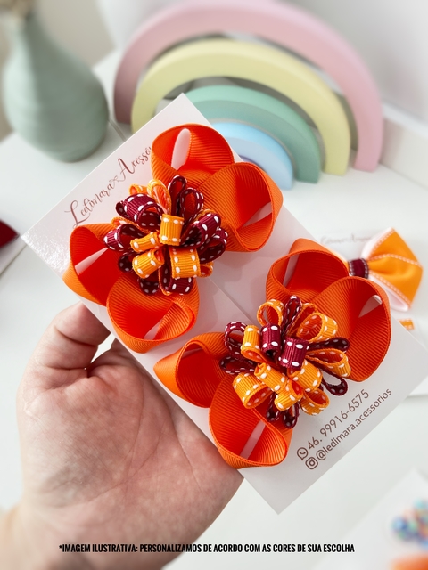 Parzinho Pompom escolar M- 8,5 cm- par - presilha ou rabicó