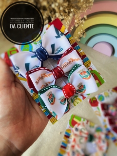 Laço escolar P- 7,5 cm- Logo da escola - comprar online