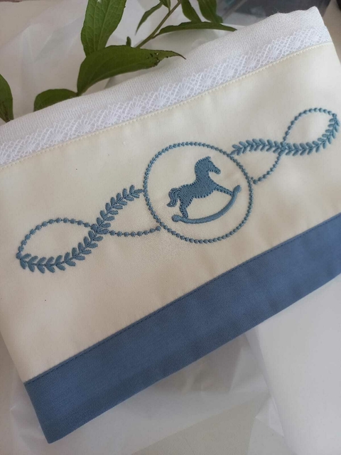 Toalha de ombro avulsa - Ref. Ramo com Cavalinho de Pau