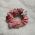 Scrunchie Llama y flores en internet