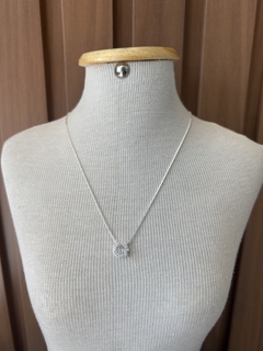 Colar letra cravejada | dourado ou prata - Z Store Acessórios