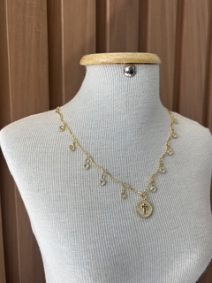 Colar cristais cravejado cruz - comprar online